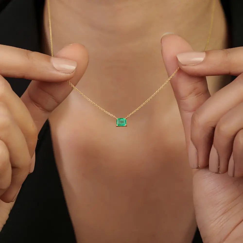 Prong Set Emerald Single Stone Pendant Necklace K18 Yellow Gold Fine Stackable Jewelry