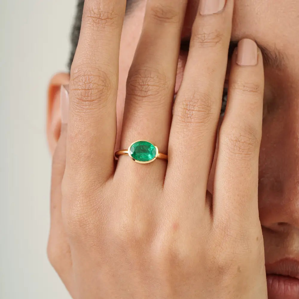 7x10 mm Oval Cut Emerald East West Set Gemstone Single Stone Ring K18 Pure Yellow Gold