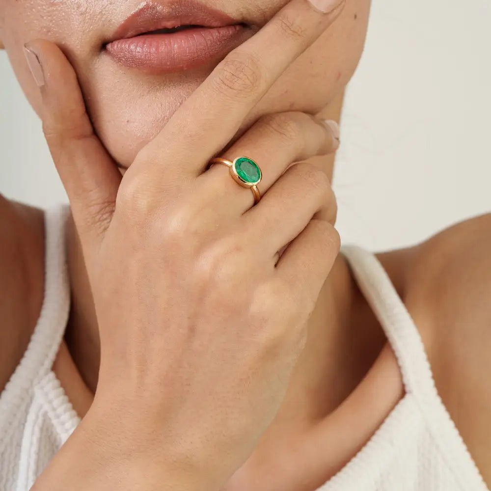 7x10 mm Oval Cut Emerald East West Set Gemstone Single Stone Ring K18 Pure Yellow Gold