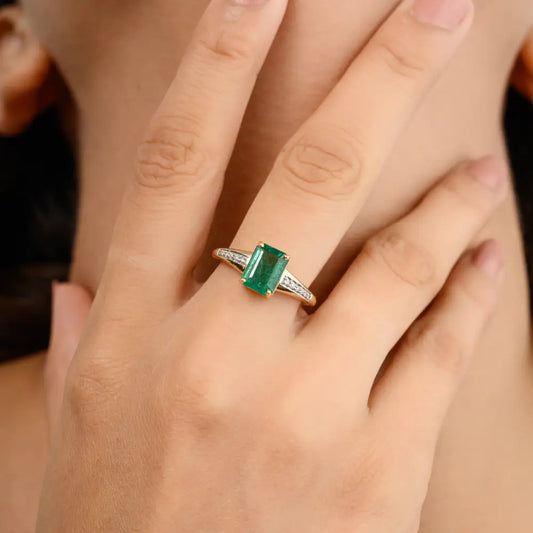 New Trendy Products Solid 18K Yellow Gold Emerald & Diamond Stackable Ring For Unisex