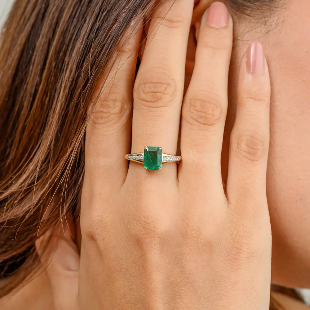New Trendy Products Solid 18K Yellow Gold Emerald & Diamond Stackable Ring For Unisex