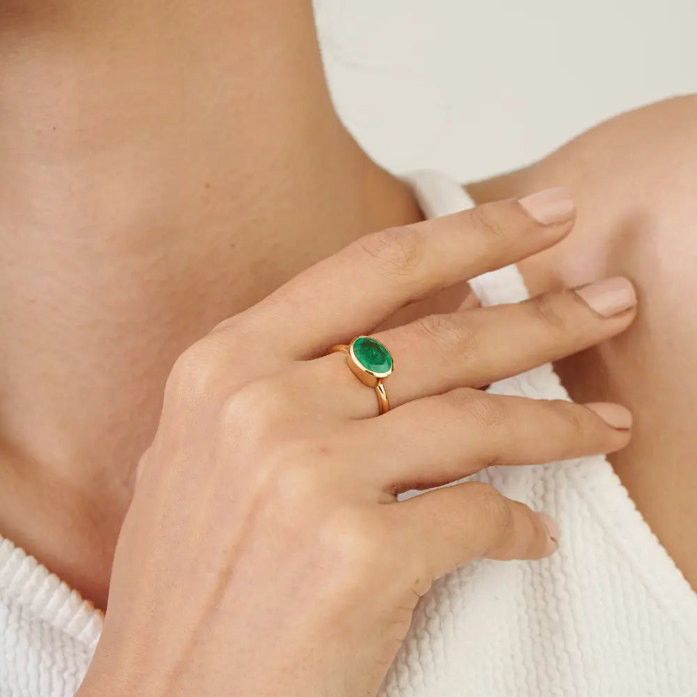 7x10 mm Oval Cut Emerald East West Set Gemstone Single Stone Ring K18 Pure Yellow Gold