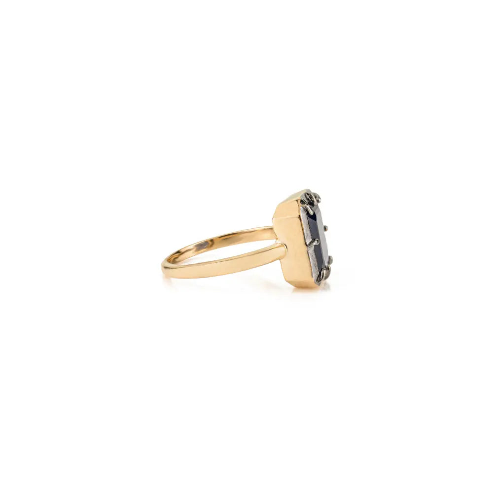 Top Quality Blue Sapphire Single Stone Black Rhodium Plated Gemstone Ring 18K Yellow Gold