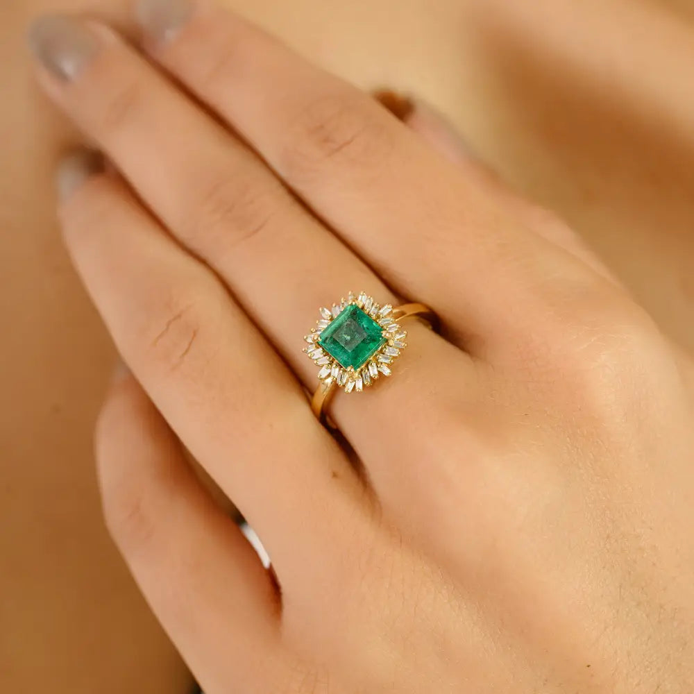 Minimal Design Prong Set Emerald & Diamond K18 Solid Yellow Gold Cluster Ring For Unisex