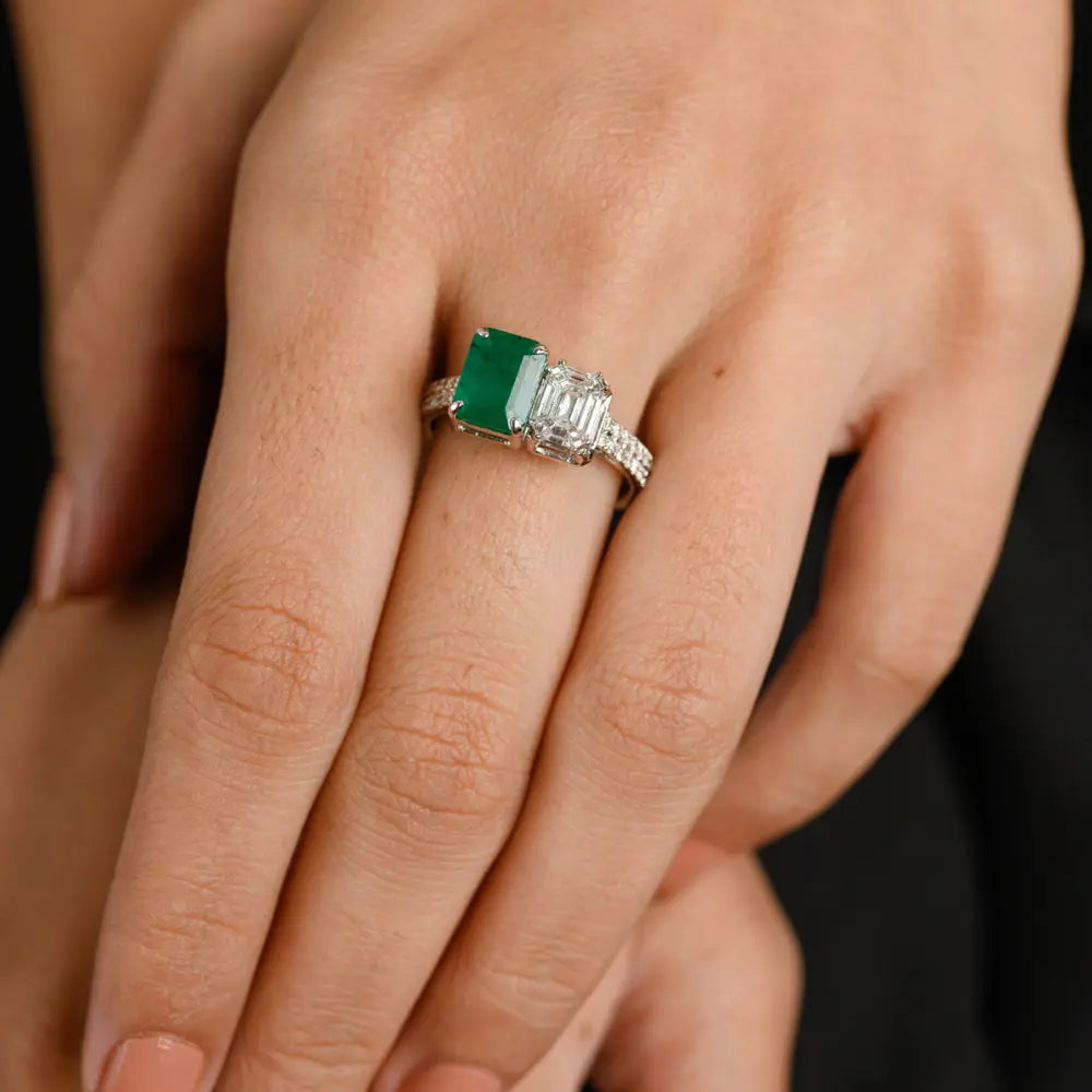 High Quality Natural Emerald & Diamond 18K Solid White Gold Engagement Ring