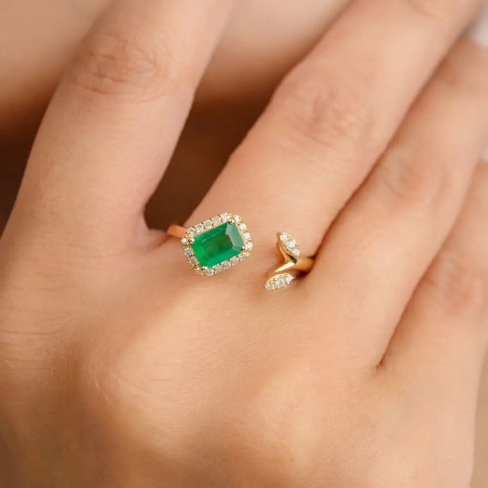 High Quality Natural Emerald and Diamond Modern Open Ring for Her