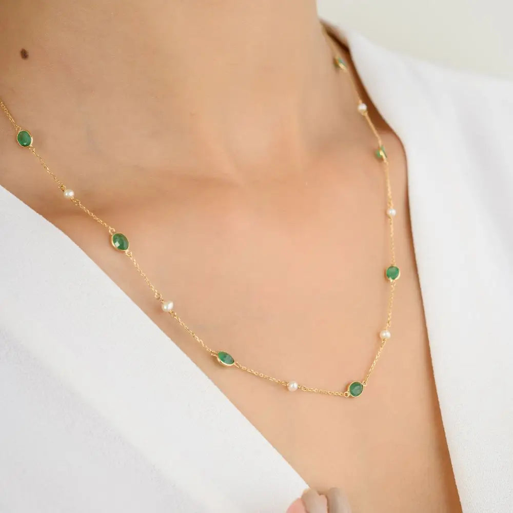 Stunning Emerald & Pearl Chain Necklace in 18k Solid Yellow Gold