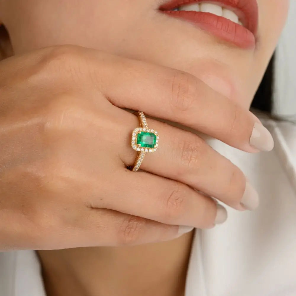 18k Solid Yellow Gold High Quality 100% Natural Emerald & Diamond Ring