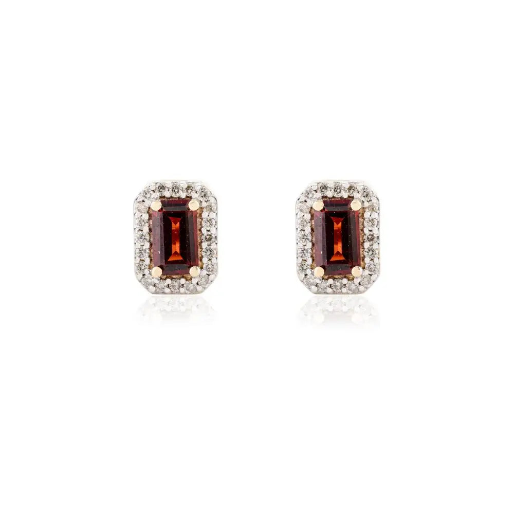 Classic Design Natural Garnet & Diamond Stud Earrings in 14k Yellow Gold