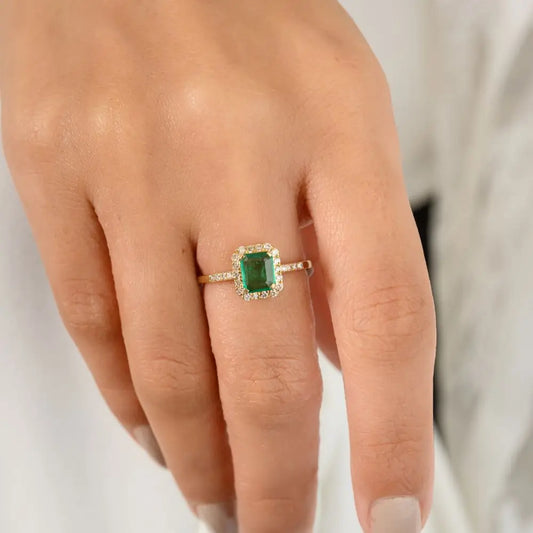 Top Quality 18k Yellow Gold Emerald & Diamond Engagement Ring