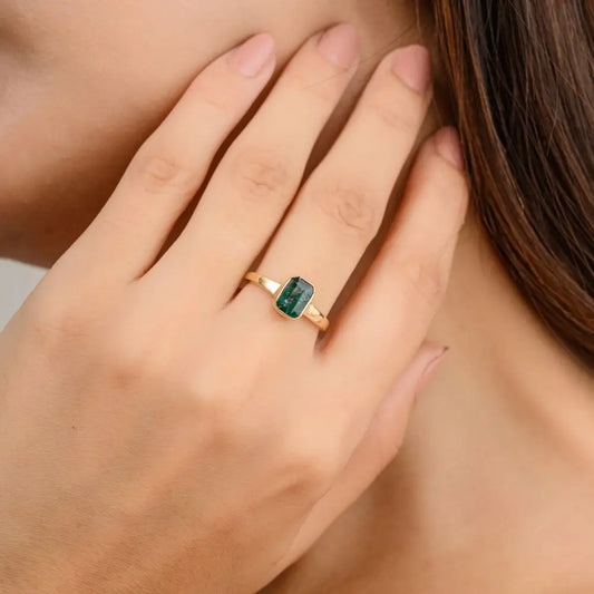 Elegant Jewelry 18k Yellow Gold Emerald Solitaire Unisex Ring