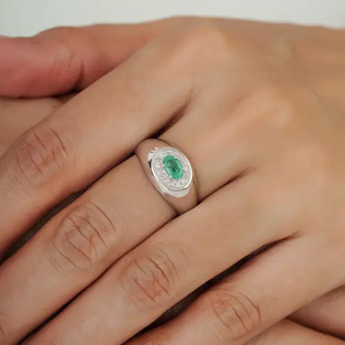 S925 Silver Beautiful Natural Oval Emerald Halo Diamonds Dome Ring For Women's Party Wear