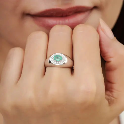S925 Silver Beautiful Natural Oval Emerald Halo Diamonds Dome Ring For Women's Party Wear