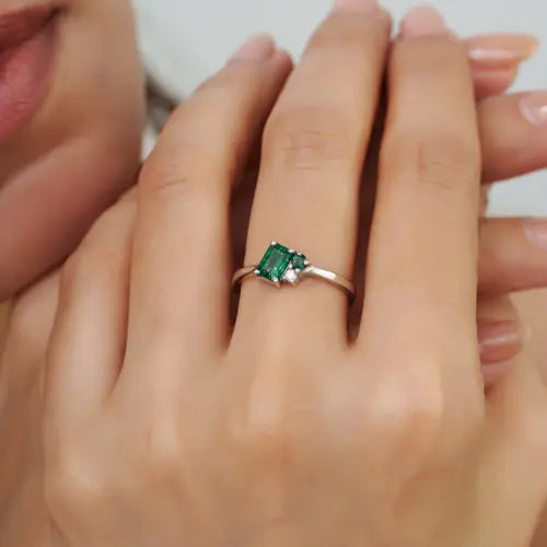 Classic Emerald Gemstone & Diamond Minimal Design Fine Ring For Women's Party Wear