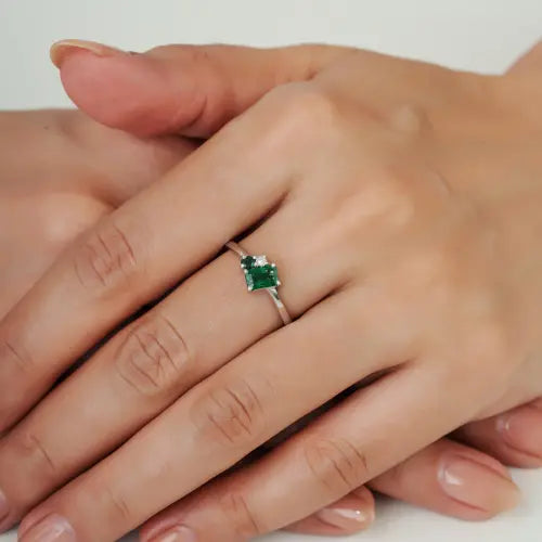 Classic Emerald Gemstone & Diamond Minimal Design Fine Ring For Women's Party Wear