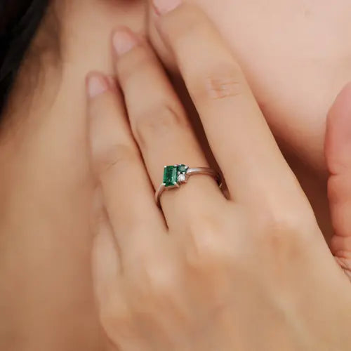 Classic Emerald Gemstone & Diamond Minimal Design Fine Ring For Women's Party Wear