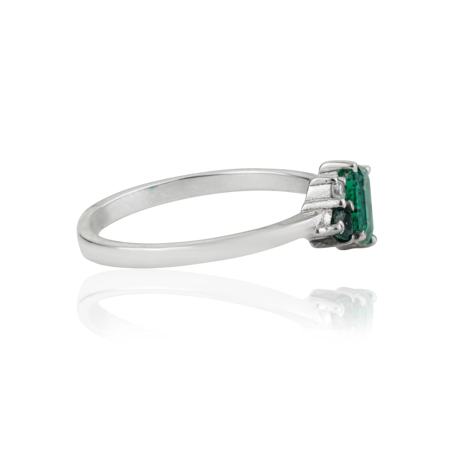 Classic Emerald Gemstone & Diamond Minimal Design Fine Ring For Women's Party Wear